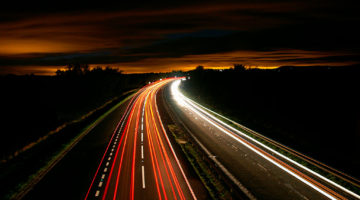 Fotografía nocturna líneas curvas