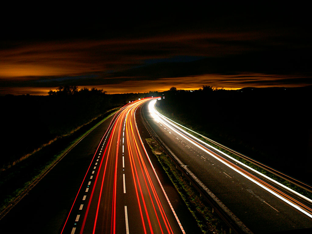 Fotografía nocturna líneas curvas