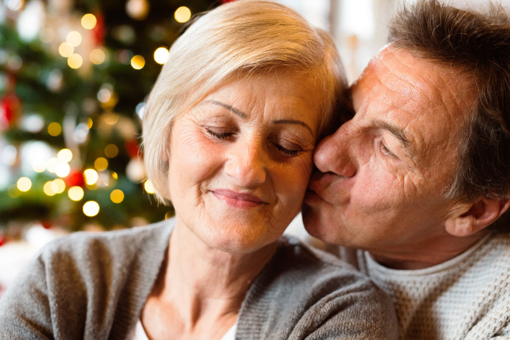 Besos, cariño en navidad